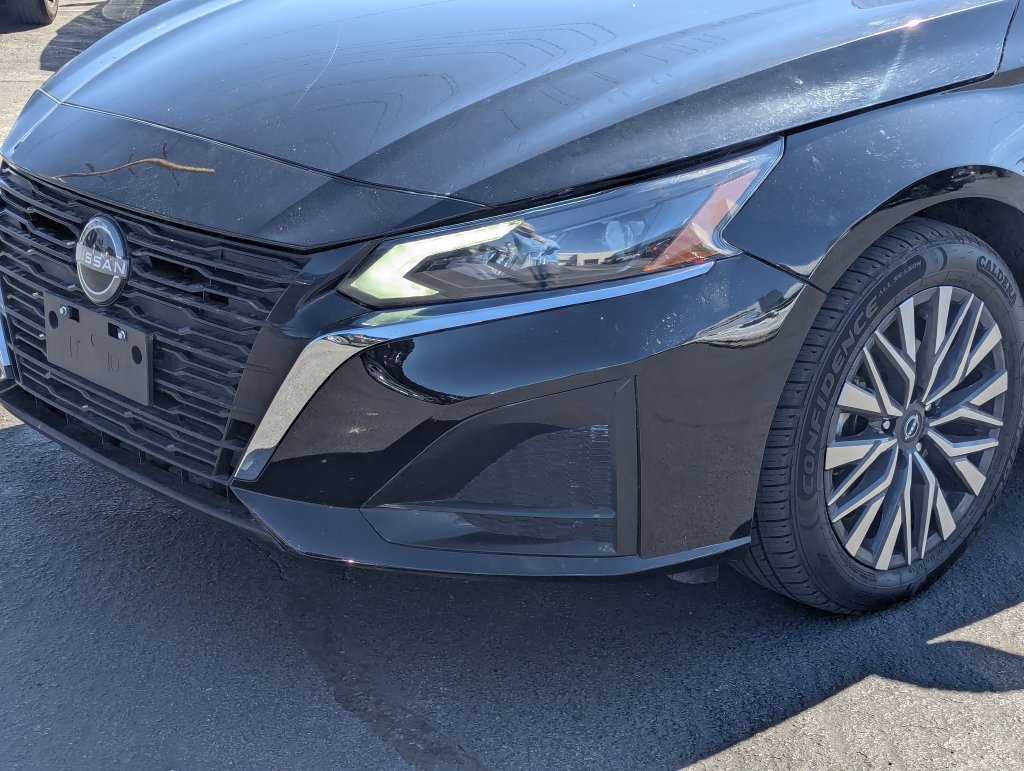 Used 2024 Nissan Altima 2.5 SV FWD image 12