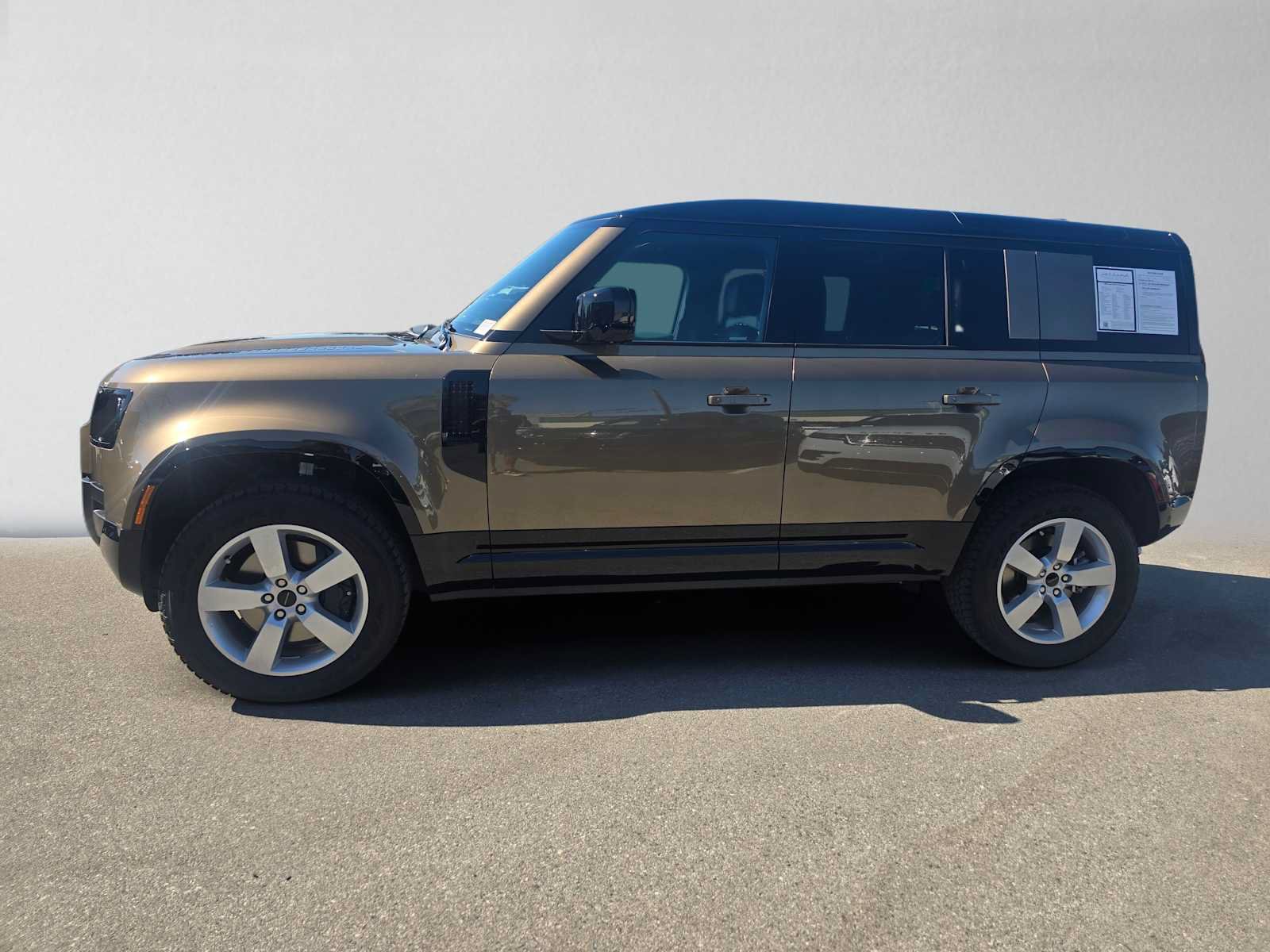 Used 2026 Land Rover Defender 110 X-Dynamic SE AWD/4WD image 2
