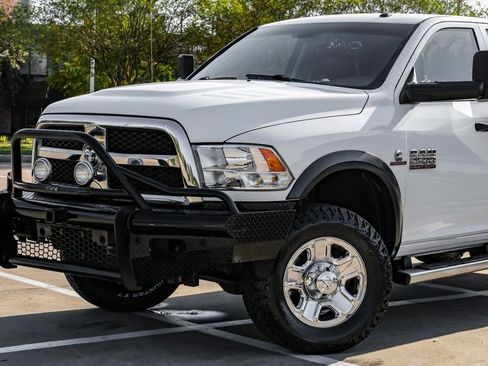 Used 2018 RAM 2500 Tradesman w/ Chrome Appearance Group image 5