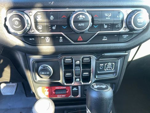 Used 2024 Jeep Wrangler Willys image 21