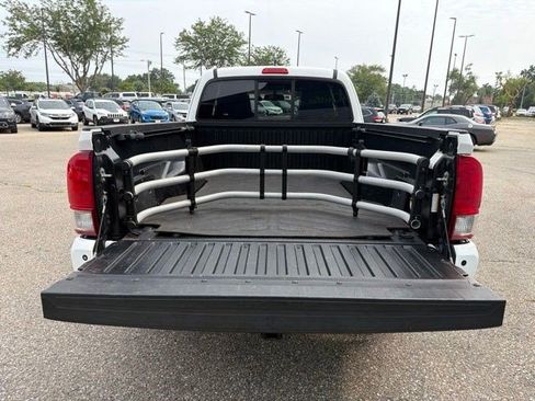 Used 2017 Toyota Tacoma TRD Sport w/ Premium & Technology Package AWD/4WD image 16