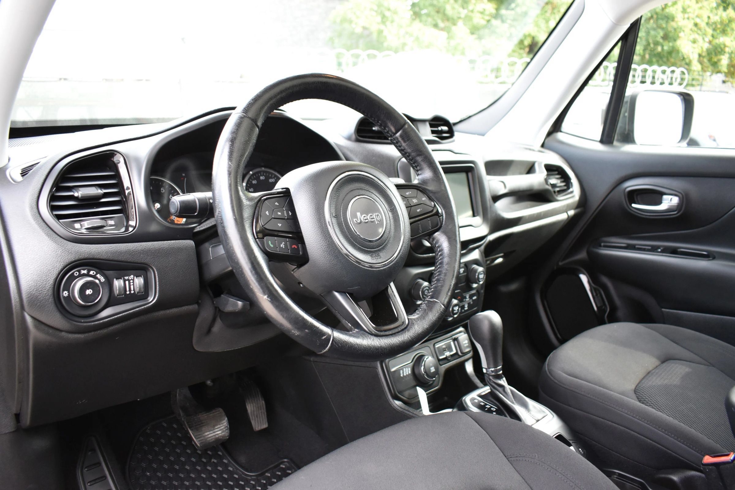 Used 2018 Jeep Renegade Altitude AWD/4WD image 3