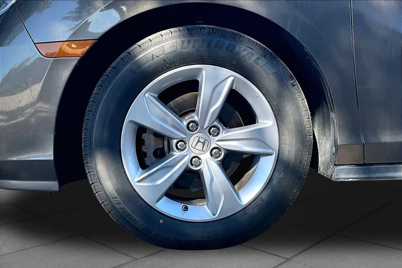 Used 2018 Honda Odyssey EX image 11