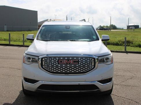 Used 2019 GMC Acadia Denali w/ Technology Package FWD image 4