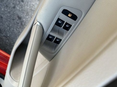 Used 2016 Volkswagen Golf SE image 32