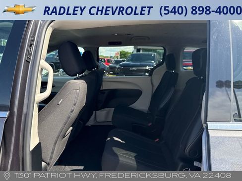 Used 2023 Chrysler Voyager LX FWD image 13