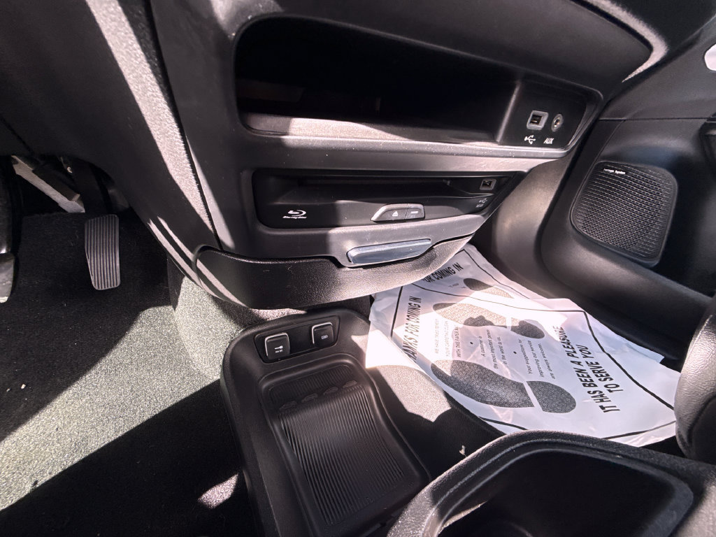 Used 2020 Chrysler Pacifica Touring-L Plus w/ Advanced Safetytec Group FWD image 24