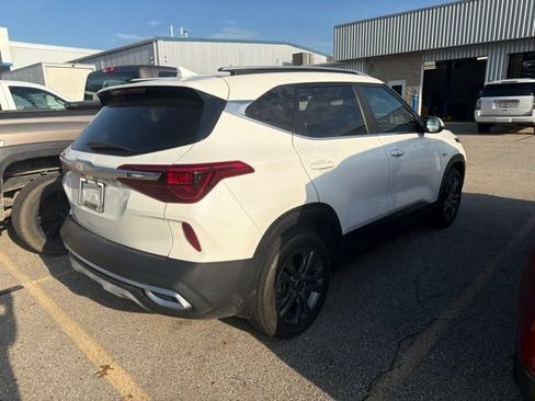Used 2023 Kia Seltos S w/ Navigation Package AWD/4WD image 5