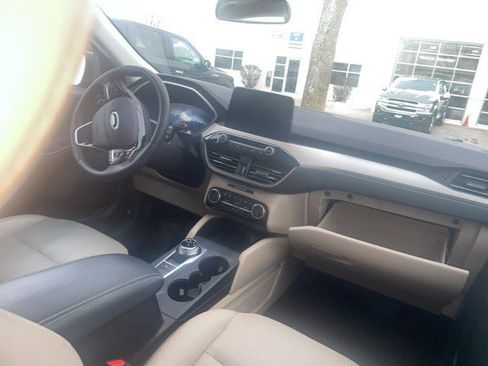 Used 2022 Ford Escape SEL w/ Technology Package image 9