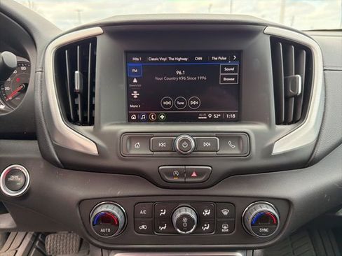 Used 2024 GMC Terrain SLE w/ Driver Convenience Package image 25