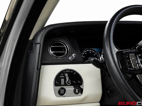 Used 2021 Rolls-Royce Cullinan image 27