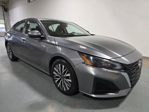 Used 2023 Nissan Altima 2.5 SV FWD image 5