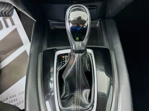 Used 2019 Nissan Rogue SV AWD/4WD image 16