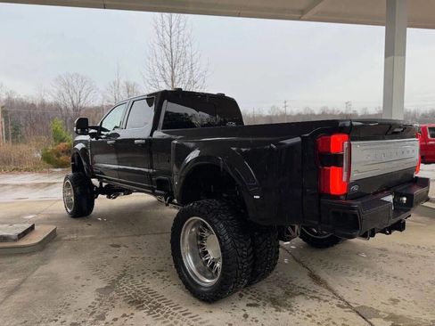 Used 2024 Ford F450 Platinum w/ FX4 Off-Road Package image 5