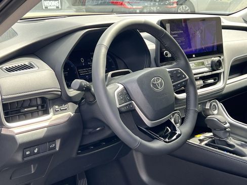 New 2026 Toyota Grand Highlander Platinum image 11