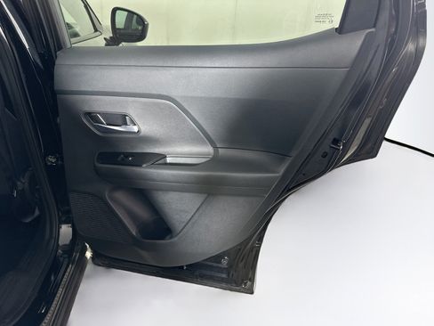 Used 2025 Nissan Kicks SV AWD/4WD image 29