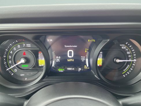 Used 2025 Jeep Wrangler Sahara w/ Safety Group image 23