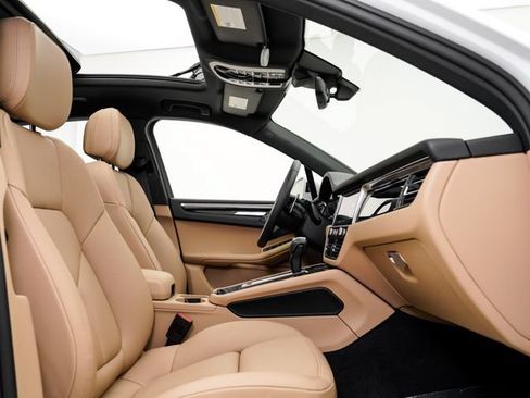 Certified 2026 Porsche Macan AWD/4WD image 26