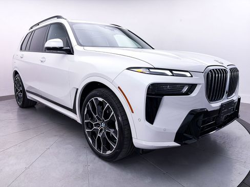 Used 2023 BMW X7 xDrive40i w/ M Sport Package AWD/4WD image 12