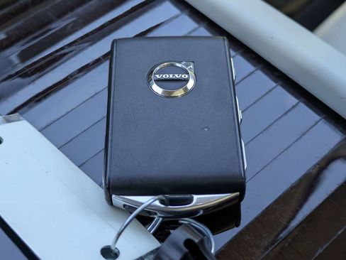 Used 2018 Volvo XC90 T6 Momentum w/ Convenience Package image 44