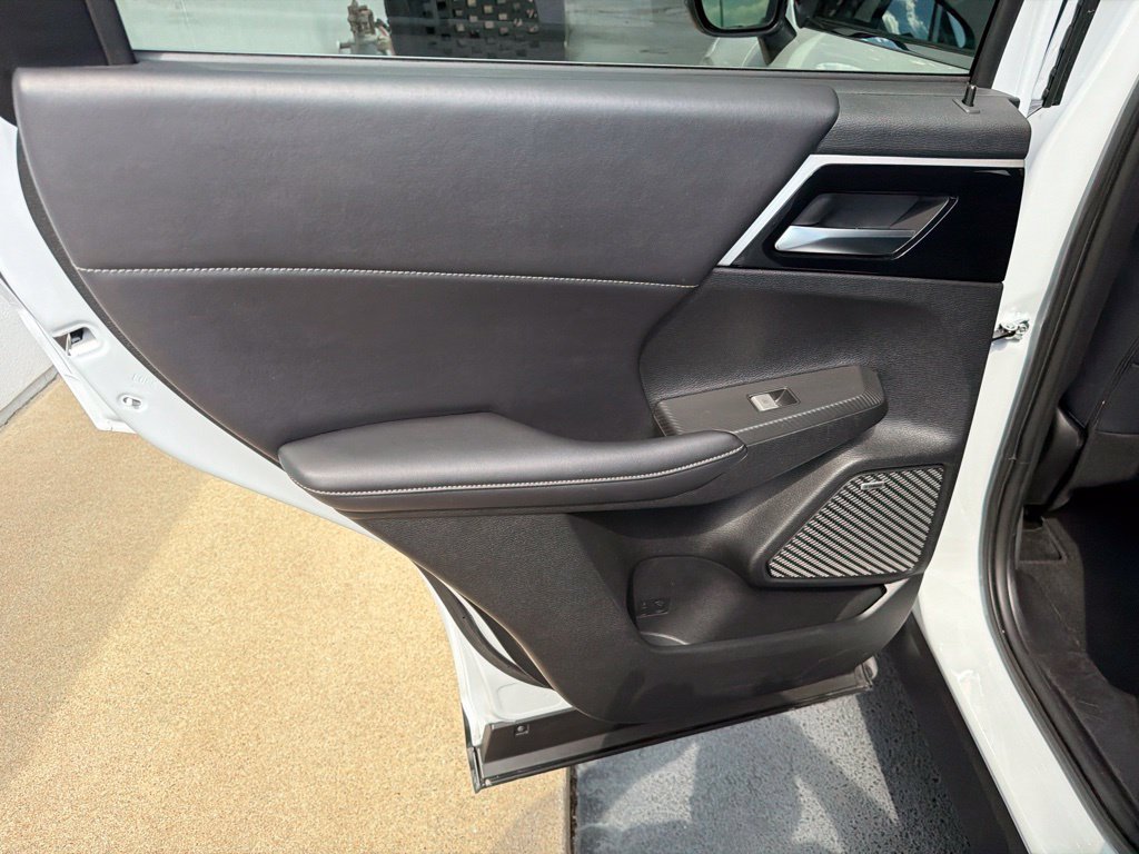Used 2025 Mitsubishi Outlander SE AWD/4WD image 34