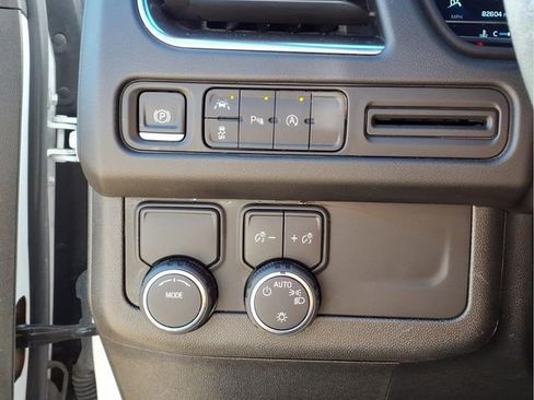 Used 2024 Chevrolet Suburban RST RWD image 13