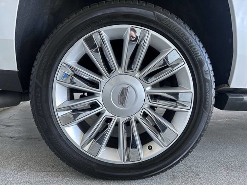 Used 2016 Cadillac Escalade ESV Platinum image 39