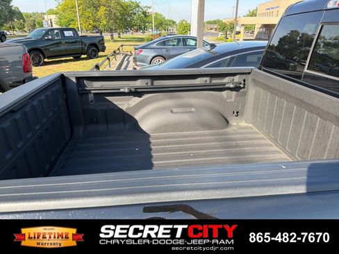 Used 2019 RAM 1500 Laramie AWD/4WD image 5