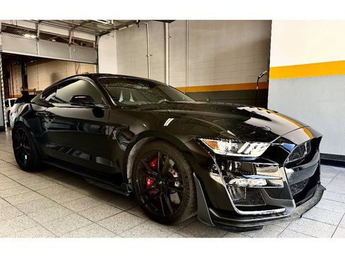 Used 2020 Ford Mustang Shelby GT500 w/ Technology Package RWD image 2