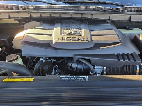 Used 2021 Nissan Titan SV w/ SV Convenience Package image 17