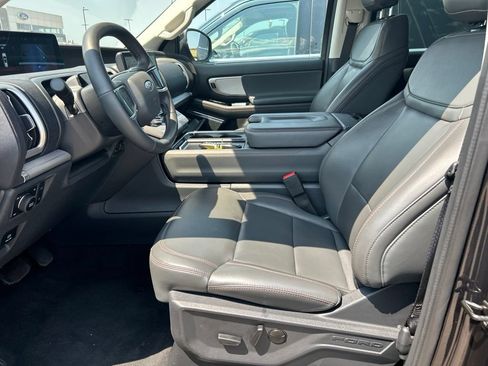 Used 2025 Ford Expedition Active AWD/4WD image 8