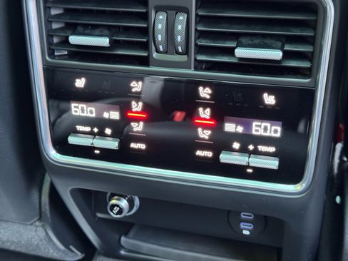 Used 2021 Porsche Cayenne Turbo S image 39