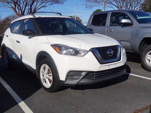 Used 2019 Nissan Kicks S w/ Exterior Package image 3