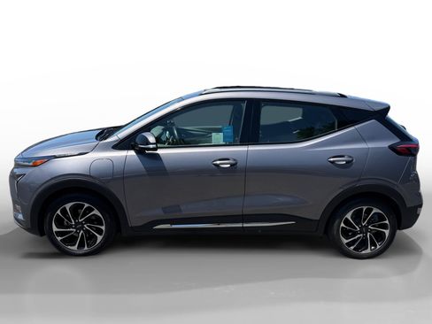 Used 2023 Chevrolet Bolt EUV Premier w/ Sun & Sound Package FWD image 2