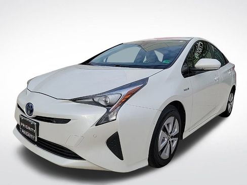 Used 2018 Toyota Prius Four image 1