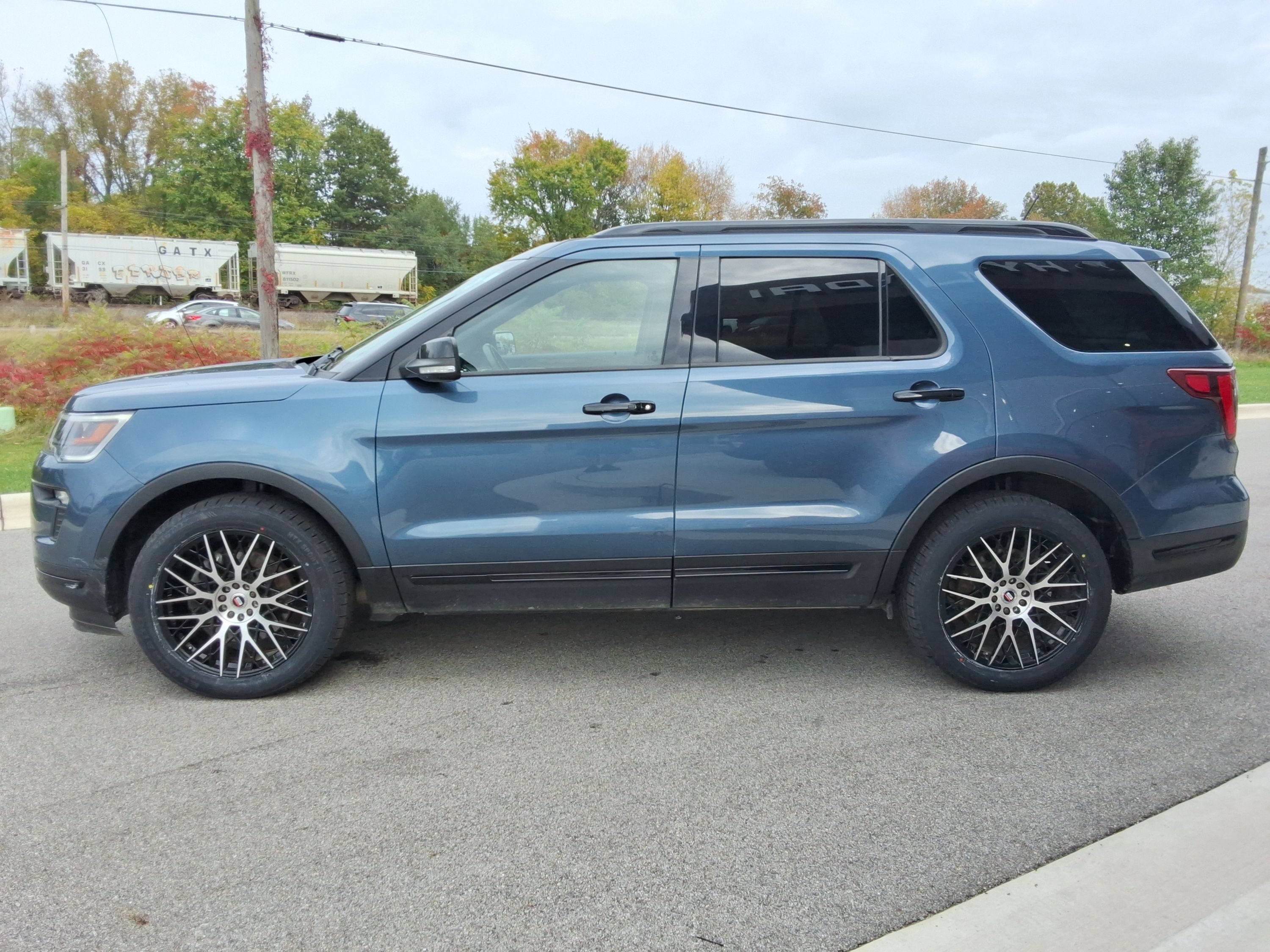 Used 2019 Ford Explorer Sport w/ Equipment Group 401A AWD/4WD image 16
