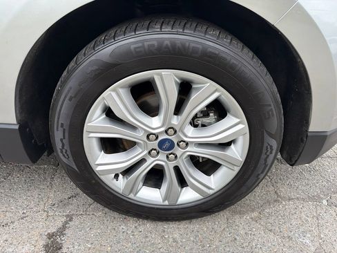 Used 2020 Ford Edge Titanium FWD image 9