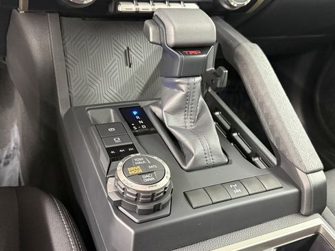 Used 2025 Toyota Tacoma TRD Off-Road image 25