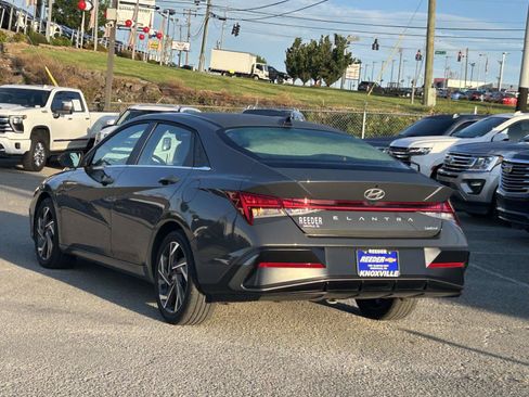 Used 2025 Hyundai Elantra Limited FWD image 5