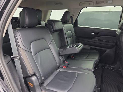 Used 2025 Nissan Pathfinder SL image 44