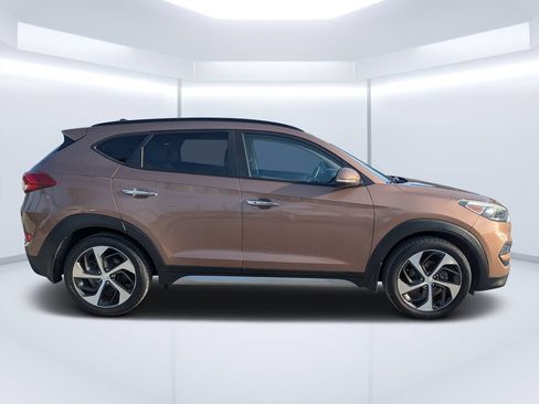 Used 2017 Hyundai Tucson Limited w/ Limited Ultimate Package 03 FWD image 2