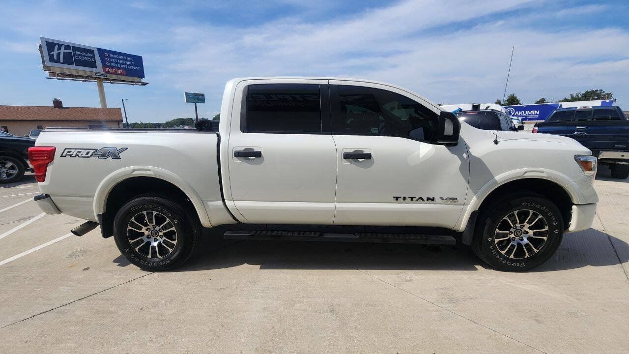 Used 2018 Nissan Titan PRO-4X AWD/4WD image 9