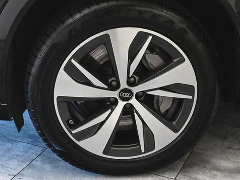 Used 2024 Audi Q8 e-tron Premium Plus w/ Premium Plus Package image 7