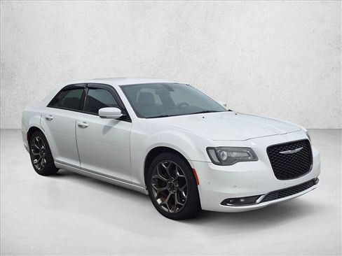 Used 2015 Chrysler 300 S RWD image 3