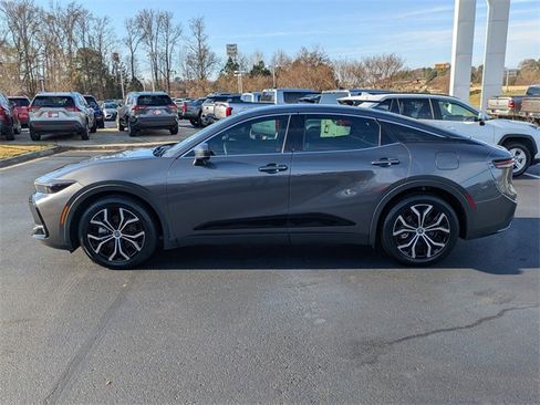 Used 2023 Toyota Crown Limited image 7