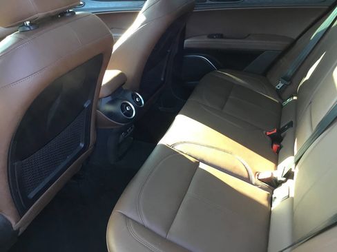 Used 2019 Alfa Romeo Stelvio AWD image 18
