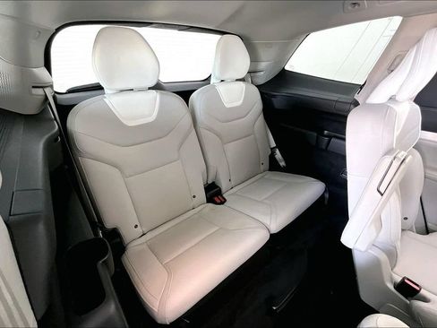 Used 2025 Volvo EX90 Plus AWD/4WD image 38