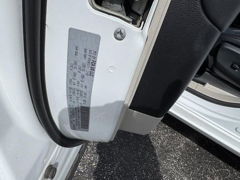 Used 2020 Chrysler Voyager Lxi image 25