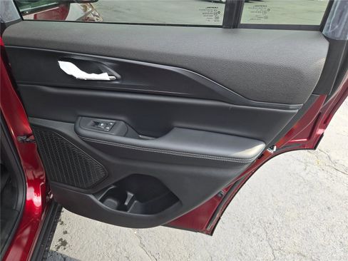 New 2025 Jeep Grand Cherokee Altitude image 8