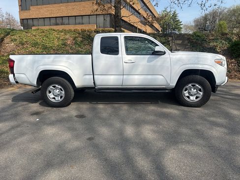 Used 2019 Toyota Tacoma SR image 4